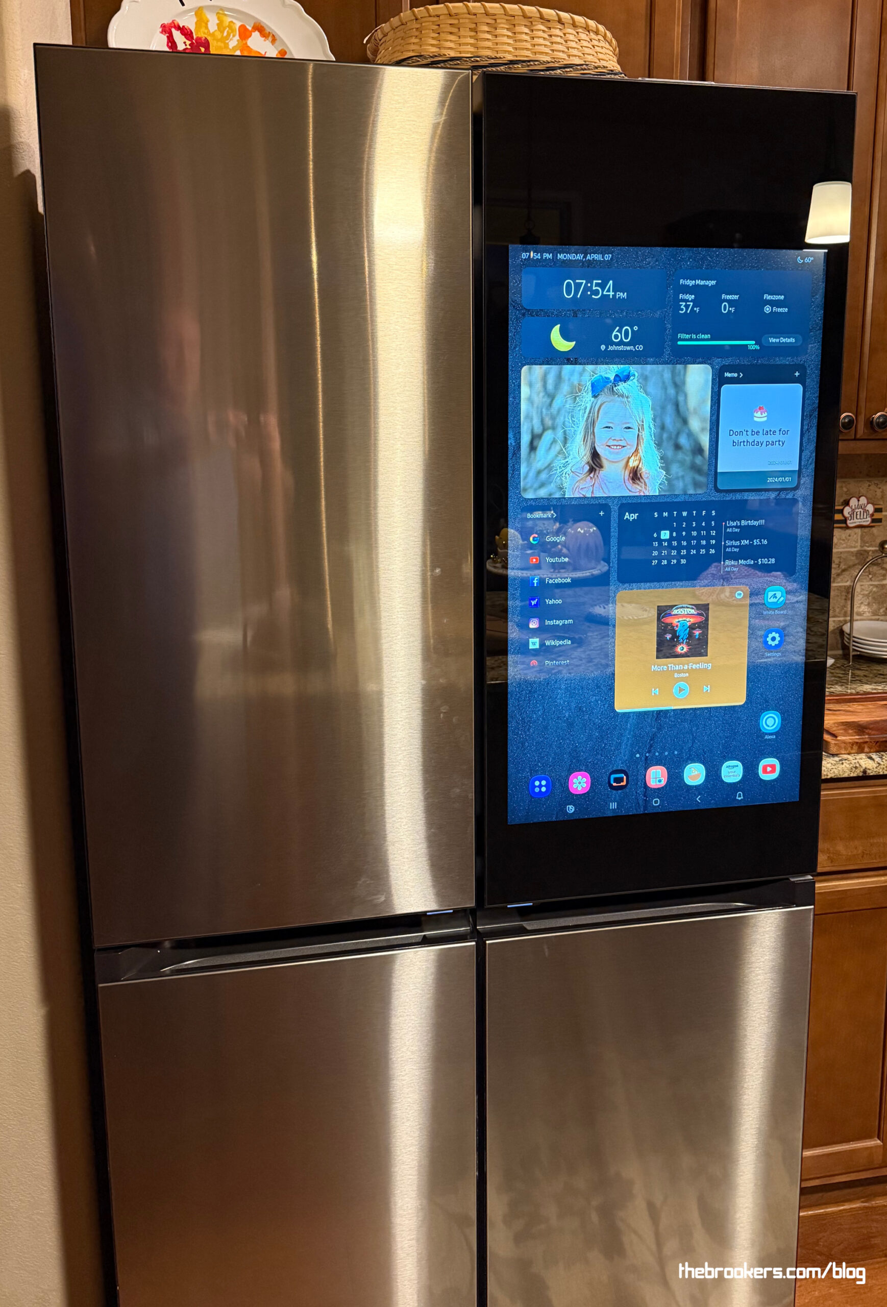 Fridge with family hub 8 Fridge with family hub